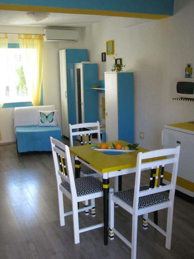 فيس Apartments And Room Lemon الغرفة الصورة